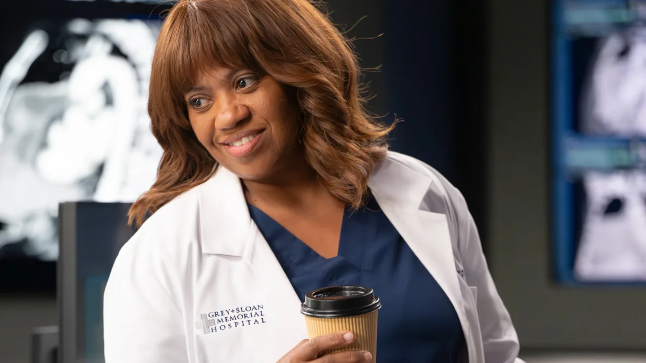 Chandra Wilson (Dr. Miranda Bailey)
