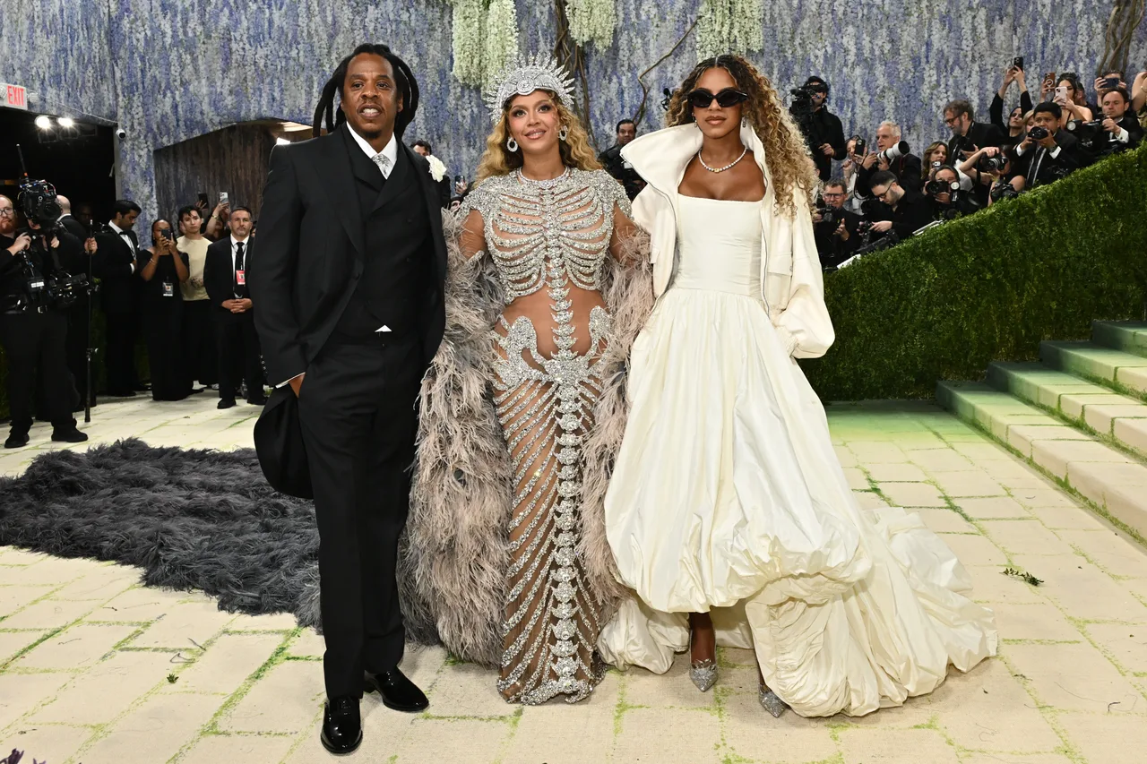A stylish family moment
