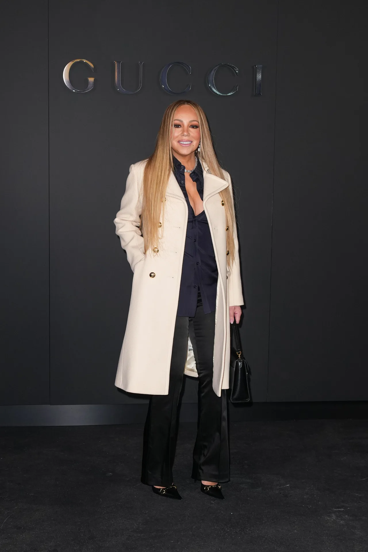 Mariah Carey impresses in sophisticated ensemble