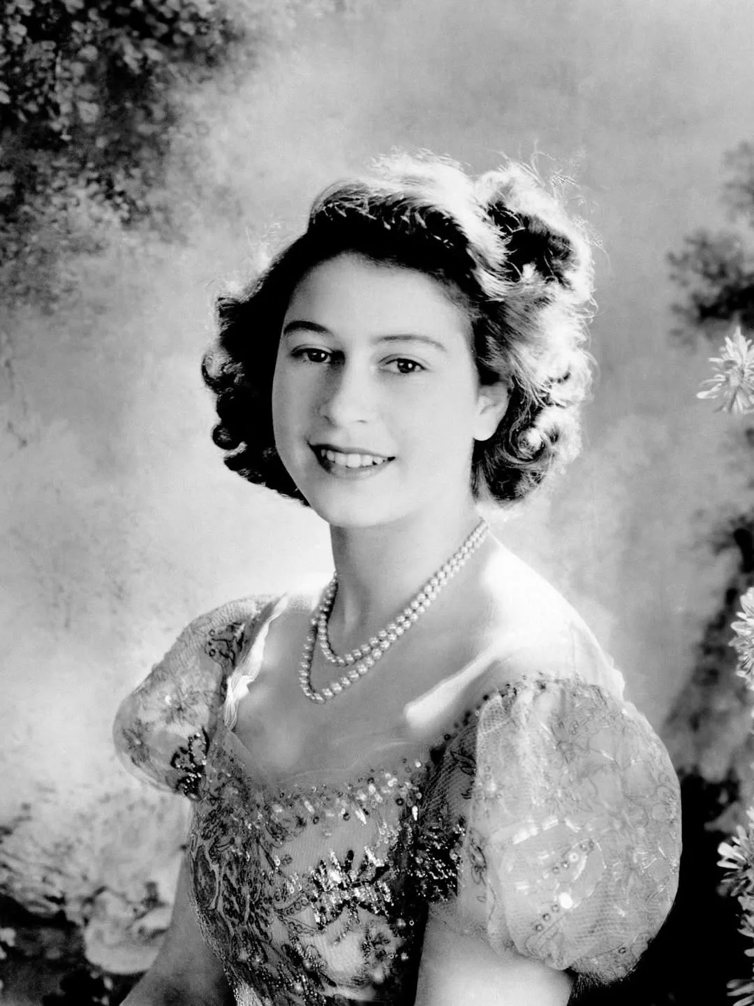 Queen Elizabeth’s portrait taken before her 20th birthday