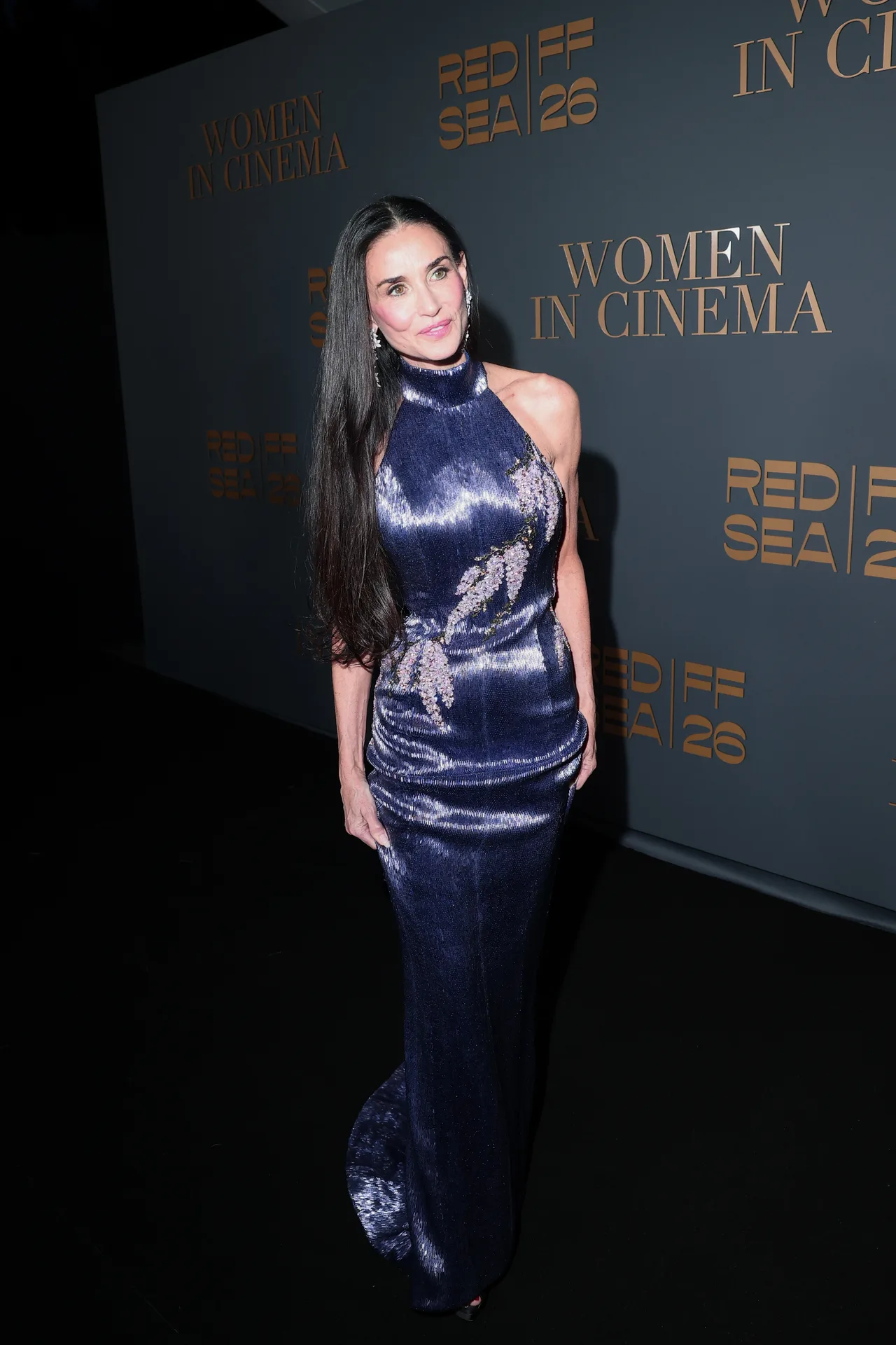 Demi Moore looks sizzling in purple sequin gown