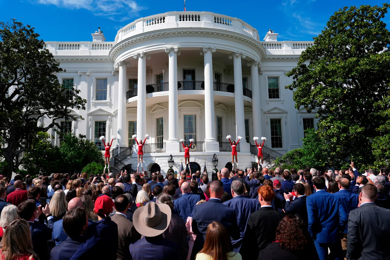 Hoo-Hoo-Hoo-Hoosiers’ Chant Echoes