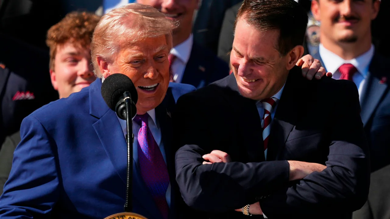 Indiana Hoosiers gift Trump custom jersey during White House championship celebration