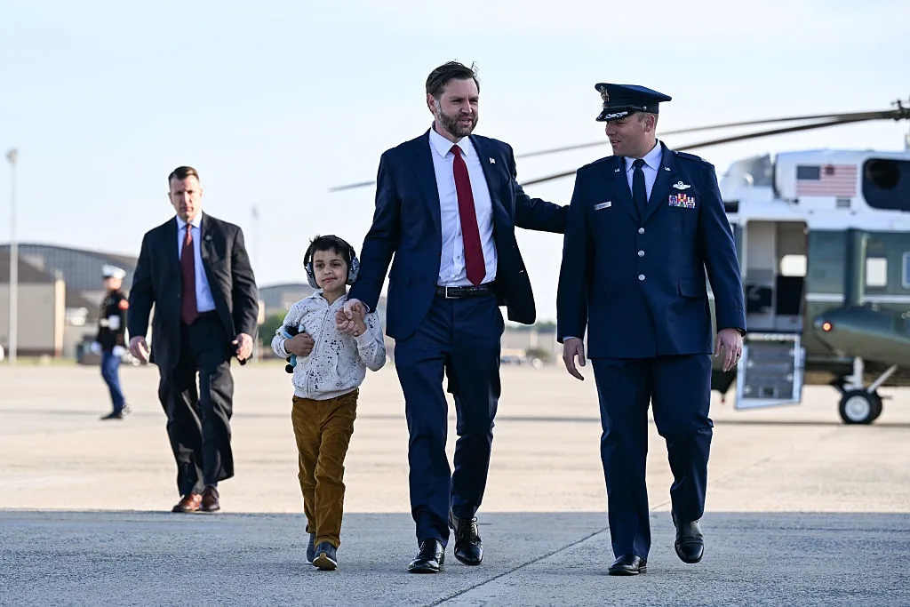 JD Vance holds Vivek close as they board Air Force Two