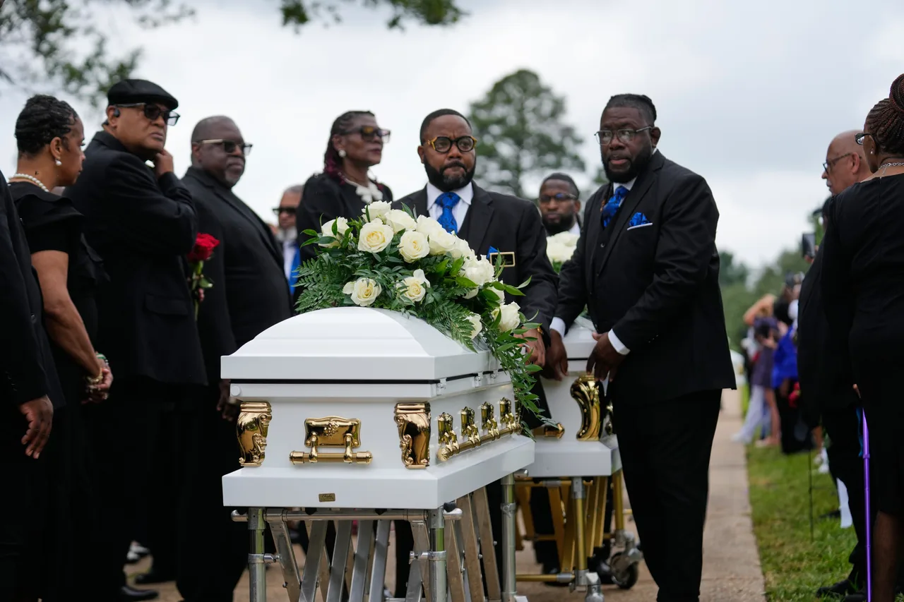 Community gathers for emotional farewell