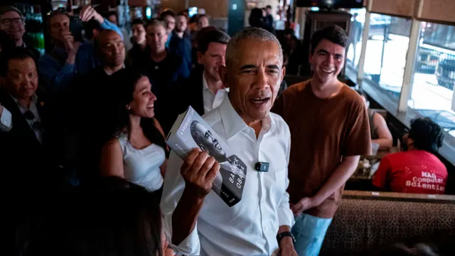 Obama turns on the charm for voters during Texas campaign stop with James Talarico