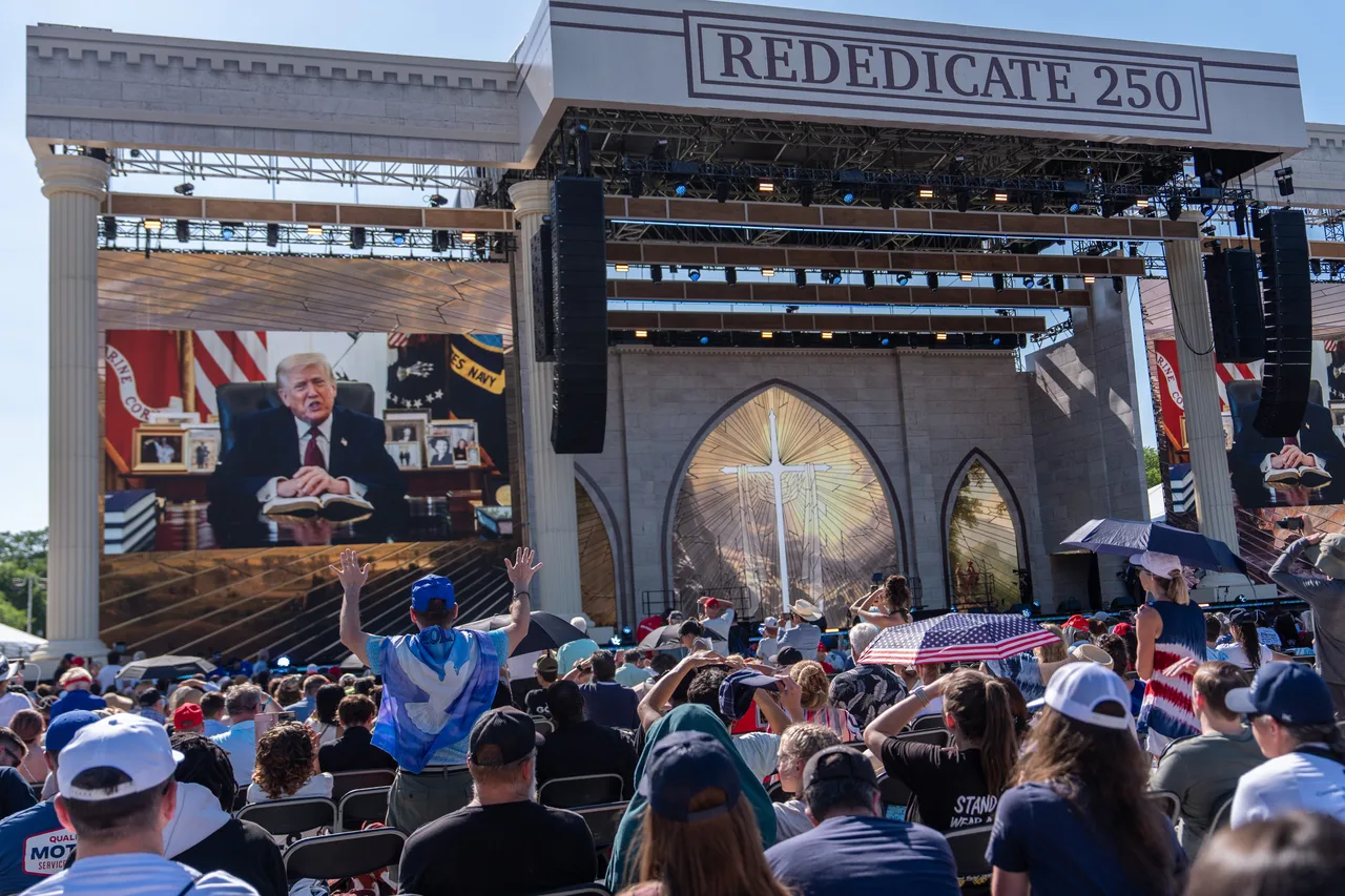 Supporters call rally a moment of national rededication