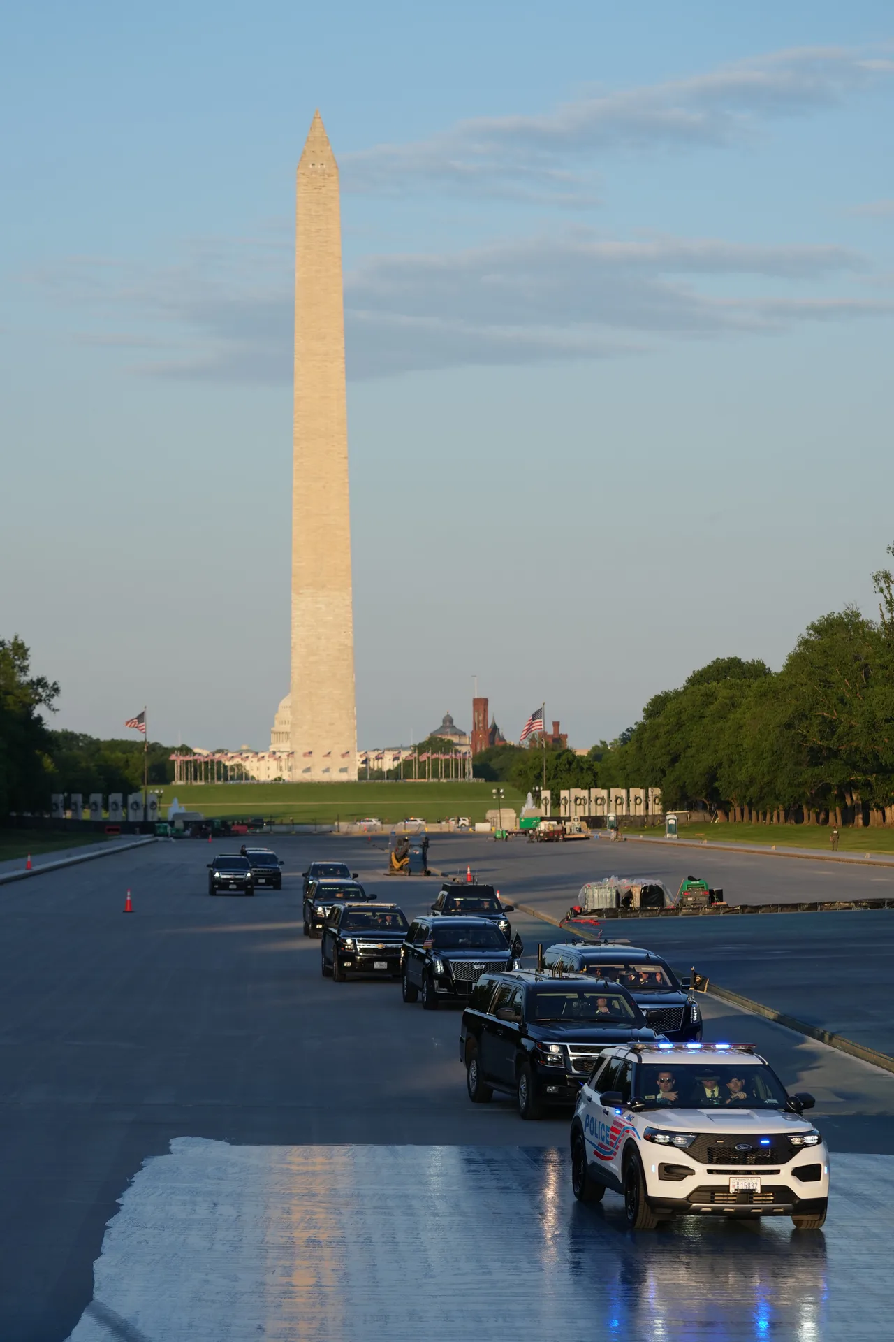 Trump's motorcade drives on Lincoln Memorial Reflecting Pool