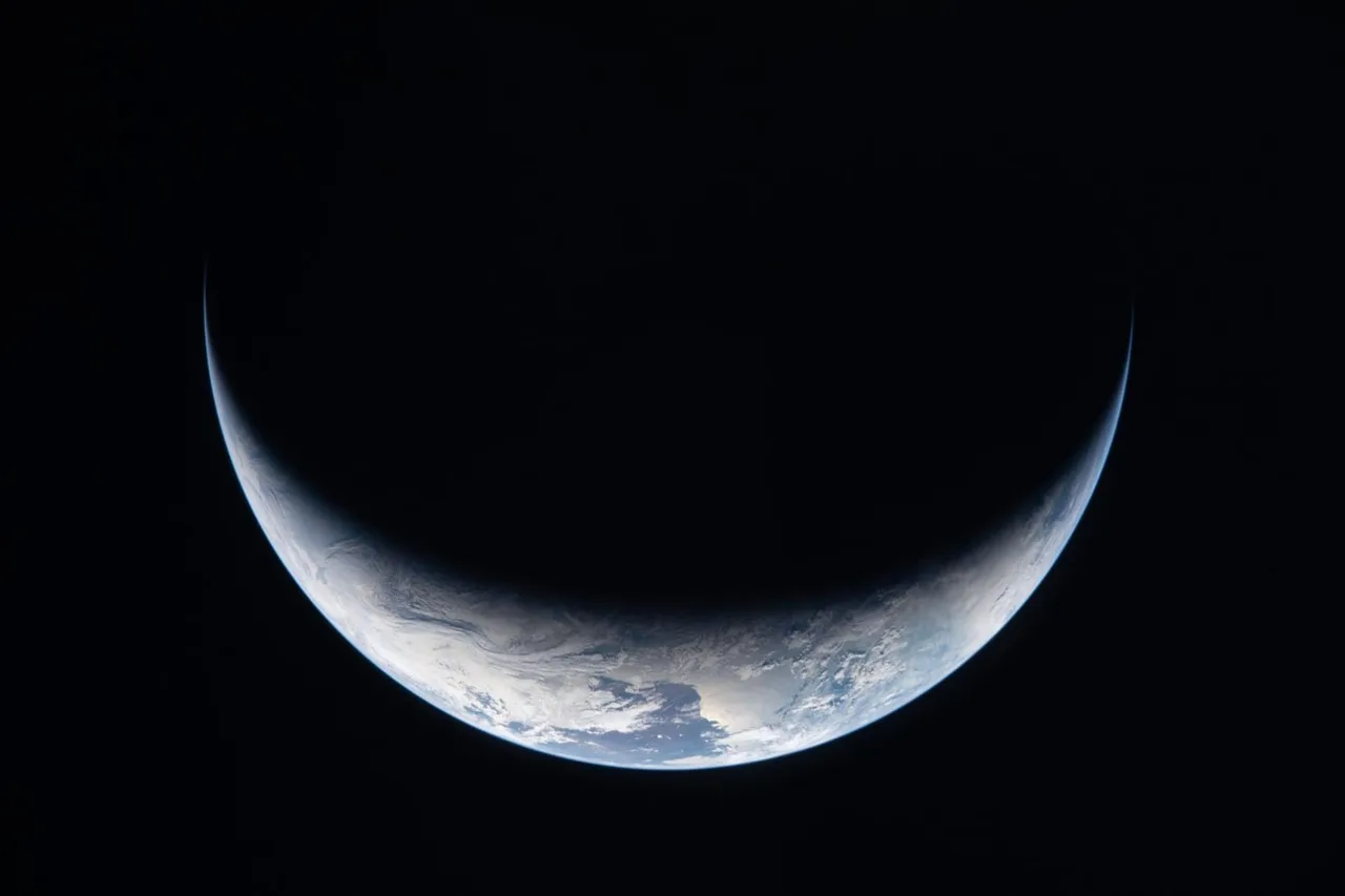 Hello Earth, say cheese!