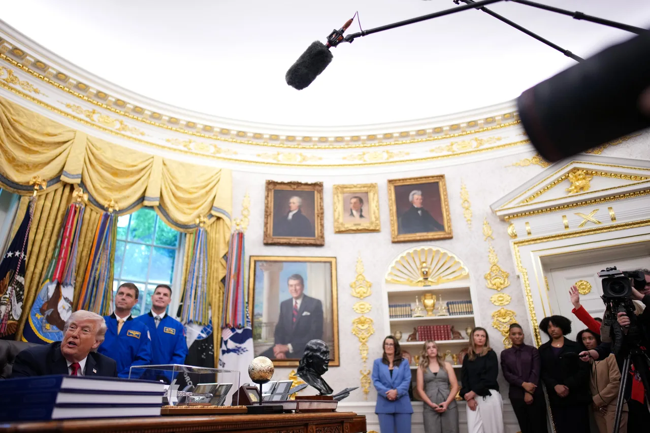A look inside the Oval Office during the visit of Artemis II crew
