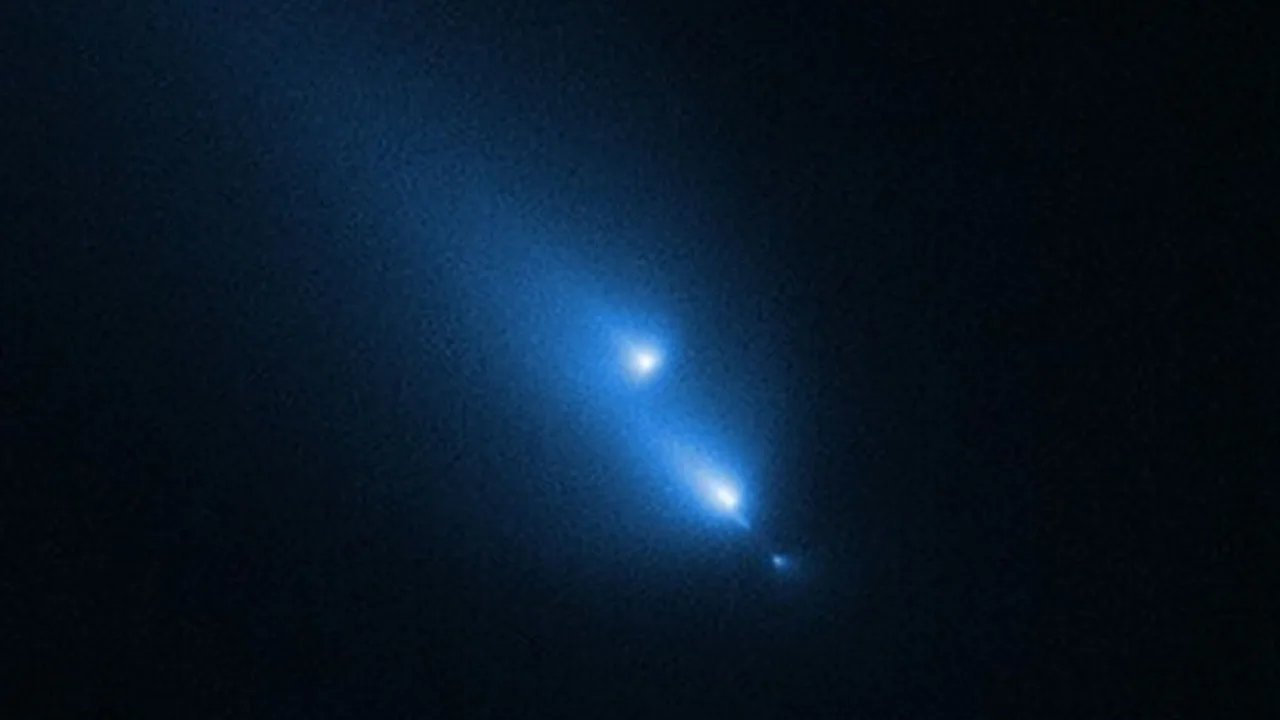 These images from the Hubble Space Telescope show the fragmenting comet C/2025 K1