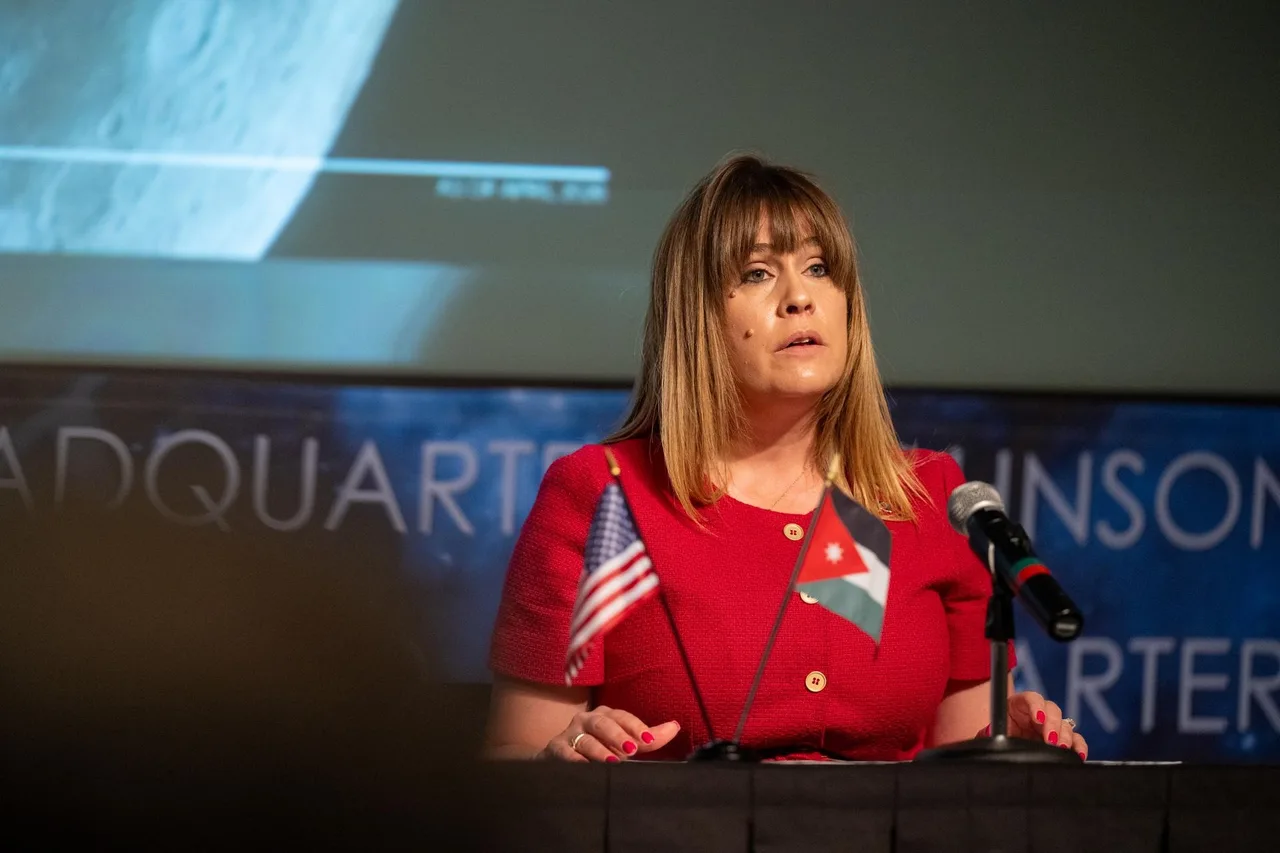 Ruth Perry addresses the media during the ceremony