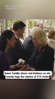 Queen Camilla shows real kindness as she warmly hugs the relative of 9/11 victim