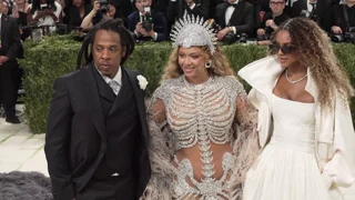 Blue Ivy firmly rejects dad Jay-Z’s request to take off glasses, adorably lets him fix her outfit at Met Gala