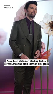 Adam Scott shakes off blinding flashes, serves London his stoic charm in olive green