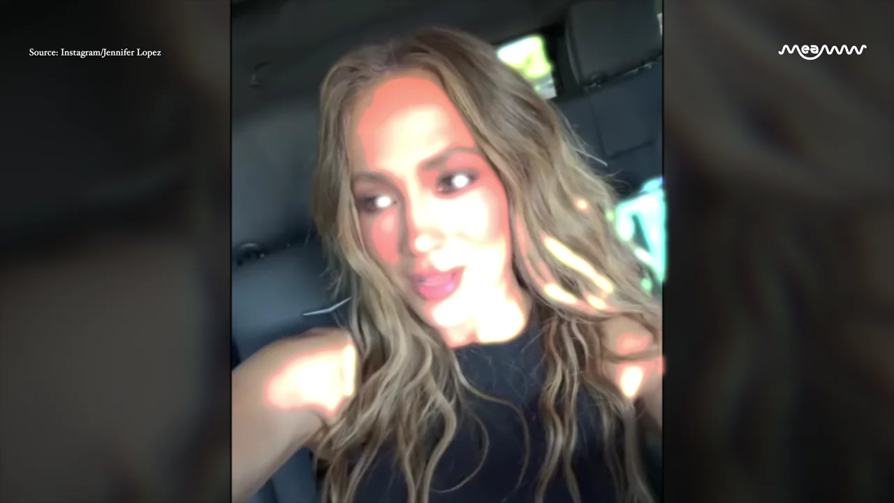 Jennifer Lopez Proves Age is Just A Number With Her Washboard Abs Flex