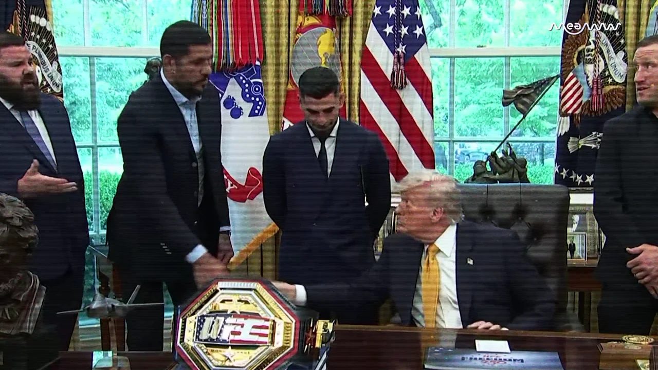 WATCH: Trump Reacts to Alex Pereira’s Massive Hands at the White House!