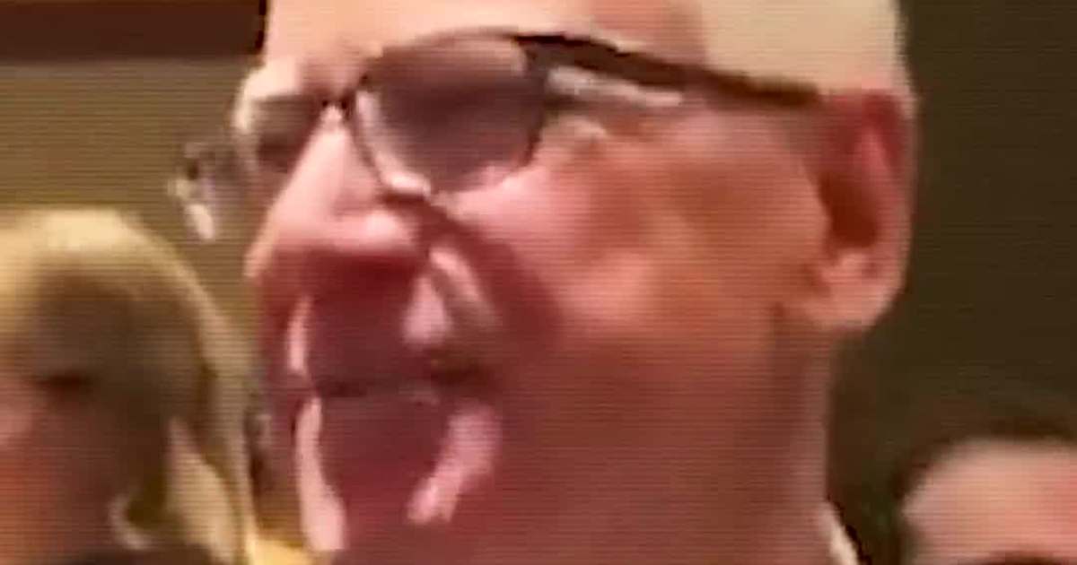 Tim Walz Dodges Questions on Alleged Fraud, Pledges Expanded Programs for Somalian Community