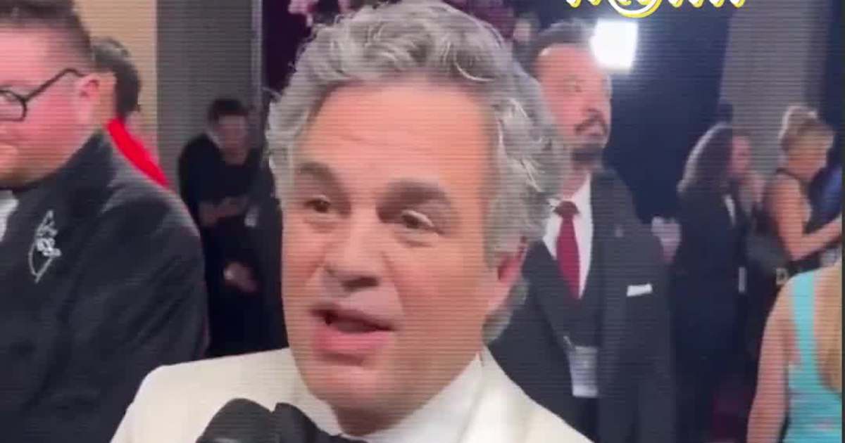 Mark Ruffalo Honors Renee Good at Golden Globes With “Be Good” Pin, Saying “This Is for Her”