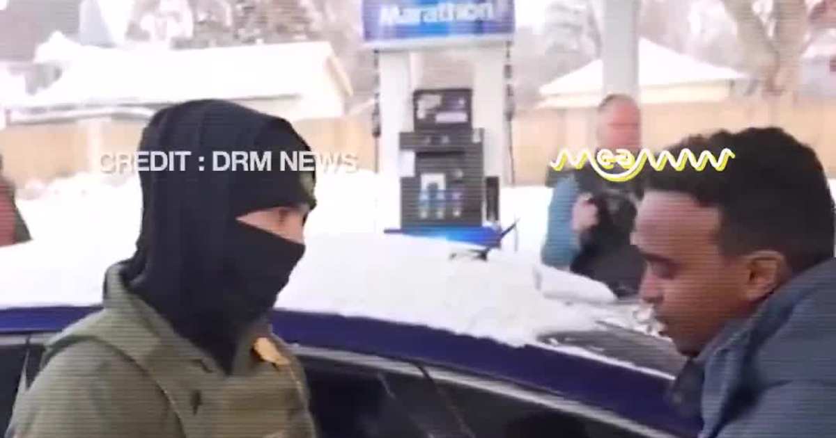 ICE Agents Surrounded by Crowd During Gas Station Detention in Minneapolis