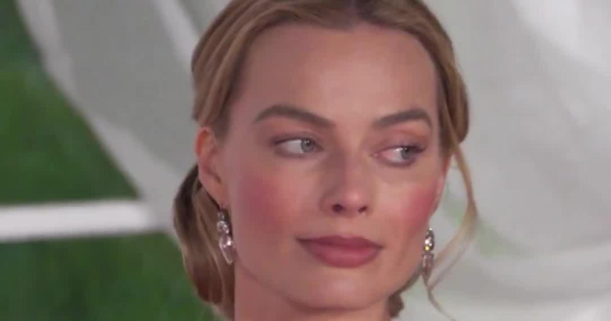 Margot Robbie Honors Elizabeth Taylor With Iconic Cartier Necklace