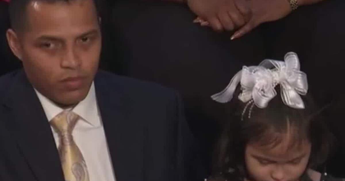 “What Kind of Person Can’t Stand?” — JD Vance Slams Democrats Over Reaction to Young Crash Survivor