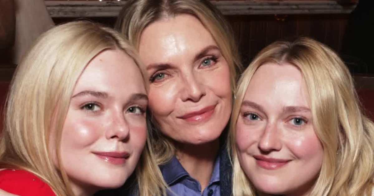 Michelle Pfeiffer and the Fanning Sisters Share a Cute SXSW Reunion