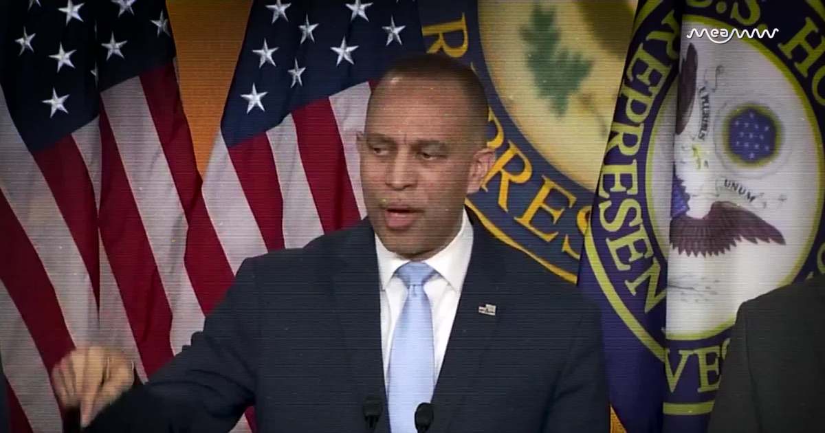 “A Democrat at Mar-a-Lago!”: Hakeem Jeffries’ Swipe at Donald Trump