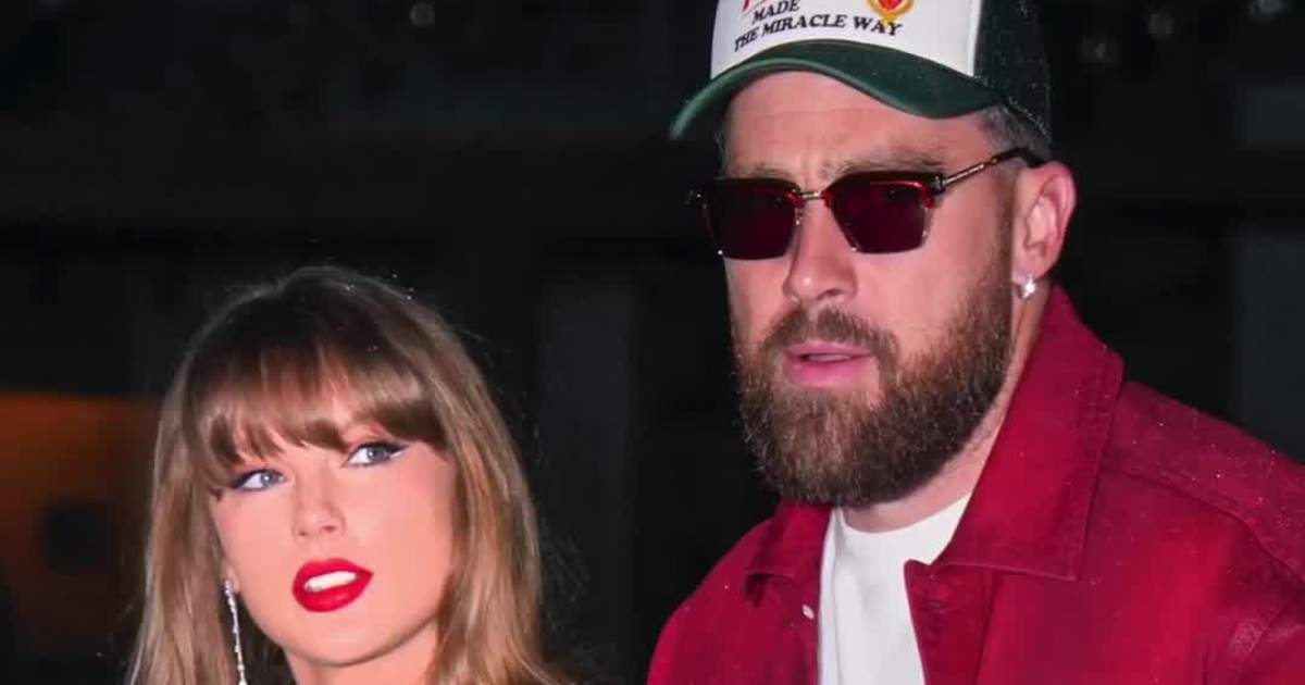 Taylor & Travis Take Over the Thanksgiving Weekend